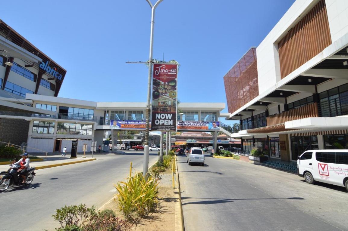 Viven Hotel Laoag Exterior photo