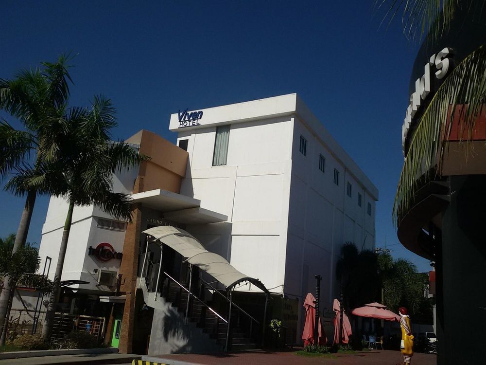 Viven Hotel Laoag Exterior photo